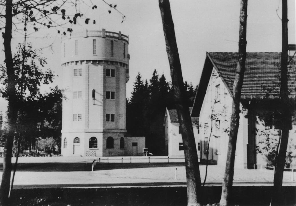 Wasserturm und Wasserleitungen