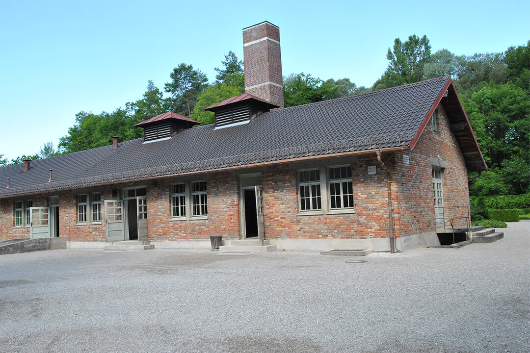 Das ehemalige große Krematorium, die „Baracke X“ nach 1945