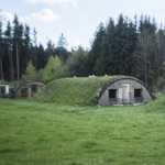 Gebäude auf dem Gelände des ehem. Außenlagers Kaufering VII