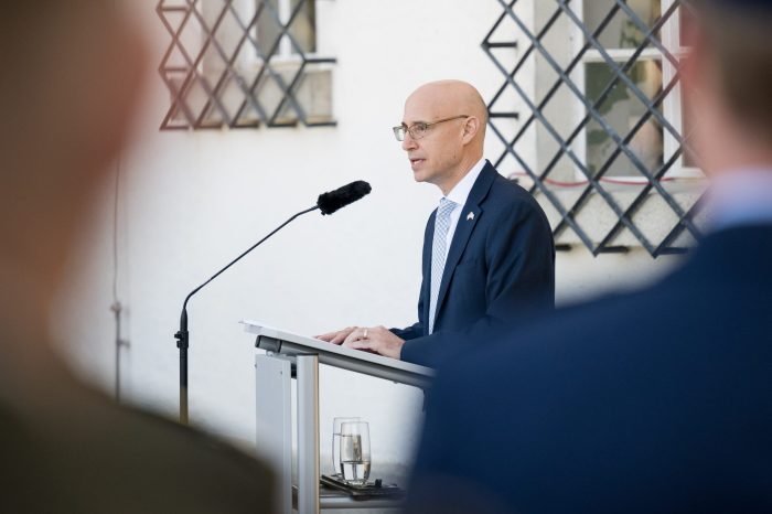 Dr. James Miller, Generalkonsul des US-Generalkonsulats München, begrüßt die Gäste