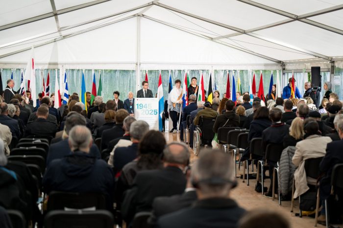 Florian Hartmann, Oberbürgermeister der Stadt Dachau, bei seiner Rede im Veranstaltungszelt