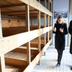 v.l.n.r. Gabriele Hammermann, Wolfram Weimer beim Besuch der KZ-Gedenkstätte Dachau © BKM / Schamberger