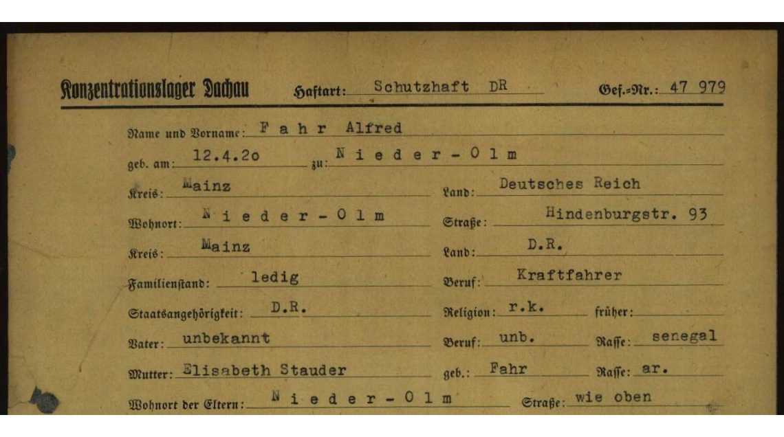 Alfred Fahr aus Nieder-Olm, der auf diesem SS-Dokument mit der Rasse „Senegal“ klassifiziert wurde, war von 1943 bis 1945 aufgrund der Herkunft seines Vaters im KZ Dachau inhaftiert.